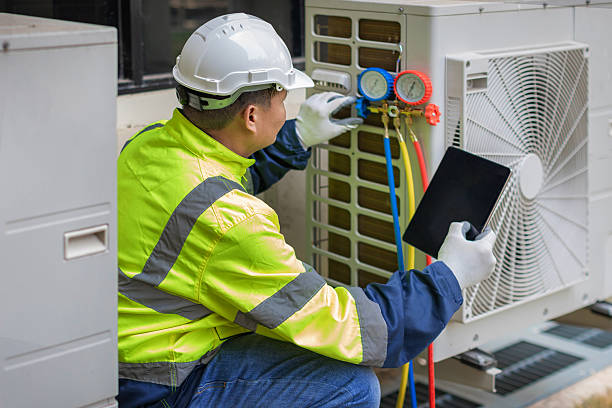 Professional Hvac technician working in Splendora, TX